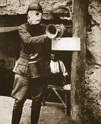 A Klaxon horn used to give warning against German gas-attacks in a French trench, illustration from 